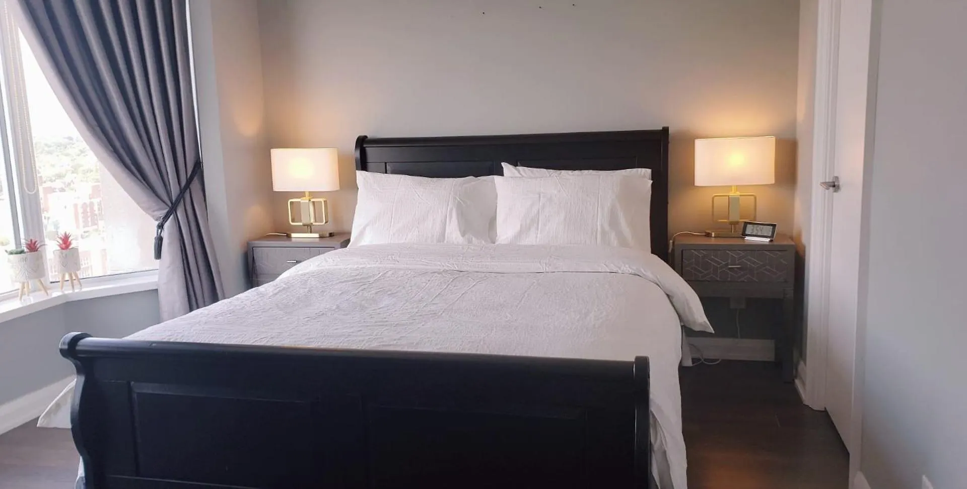 Elegant 2 Bedroom And Bath Downtown Retreat 0*, Toronto Canada