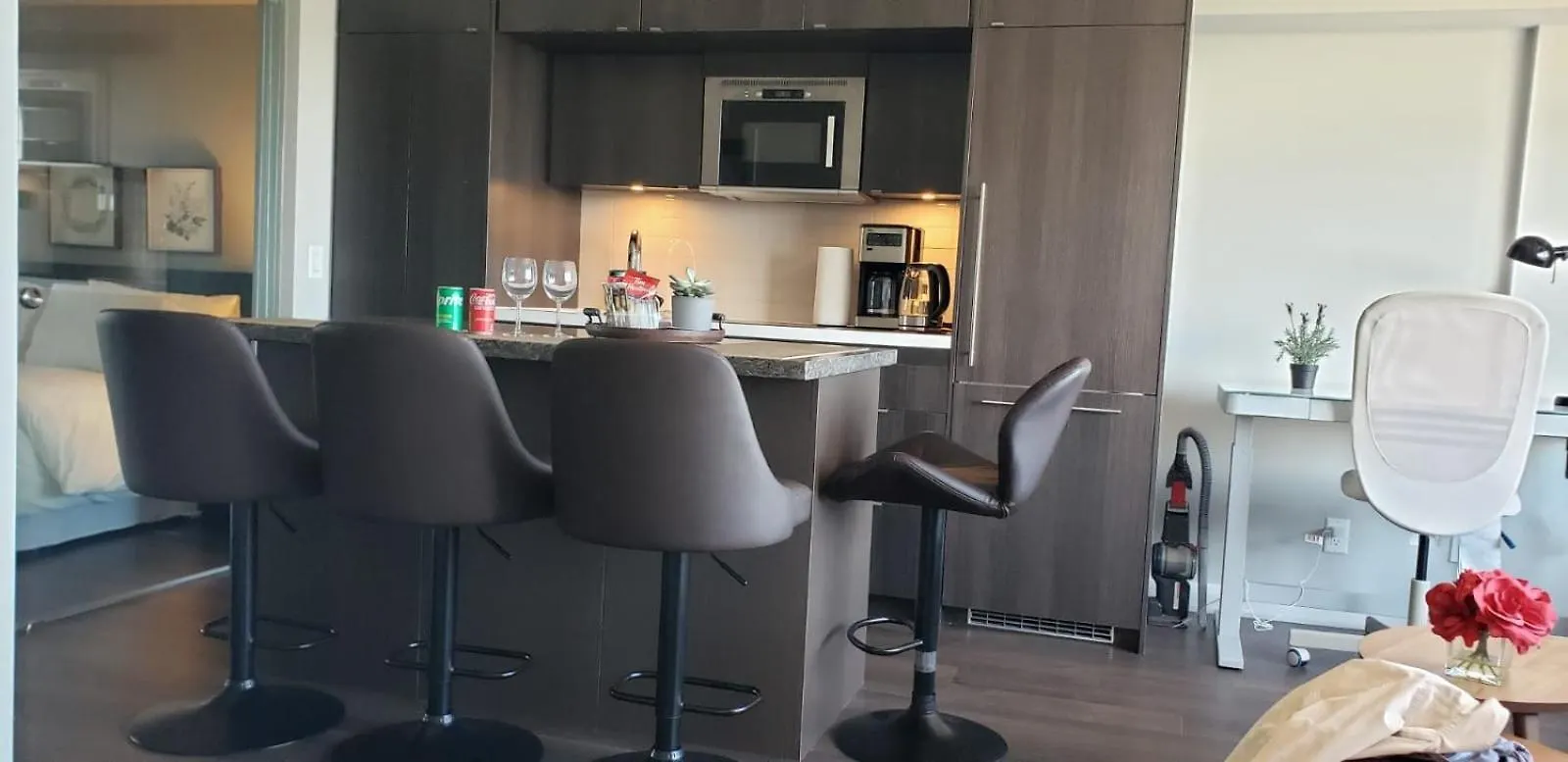 Elegant 2Br & 2Ba Retreat In Prime Yorkville, Downtown 0*, Toronto Kanada