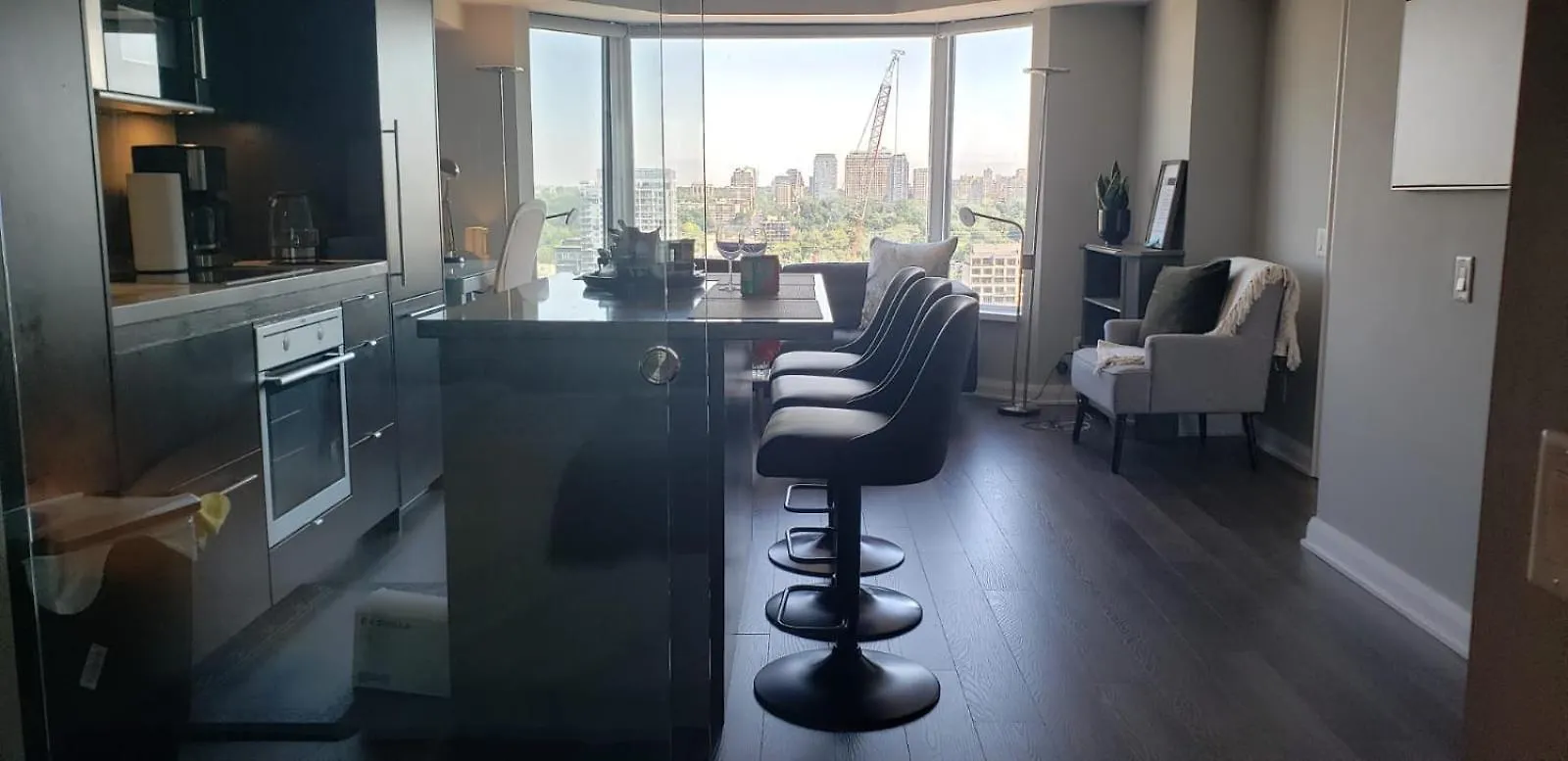 Elegant 2 Bedroom And Bath Downtown Retreat Canada