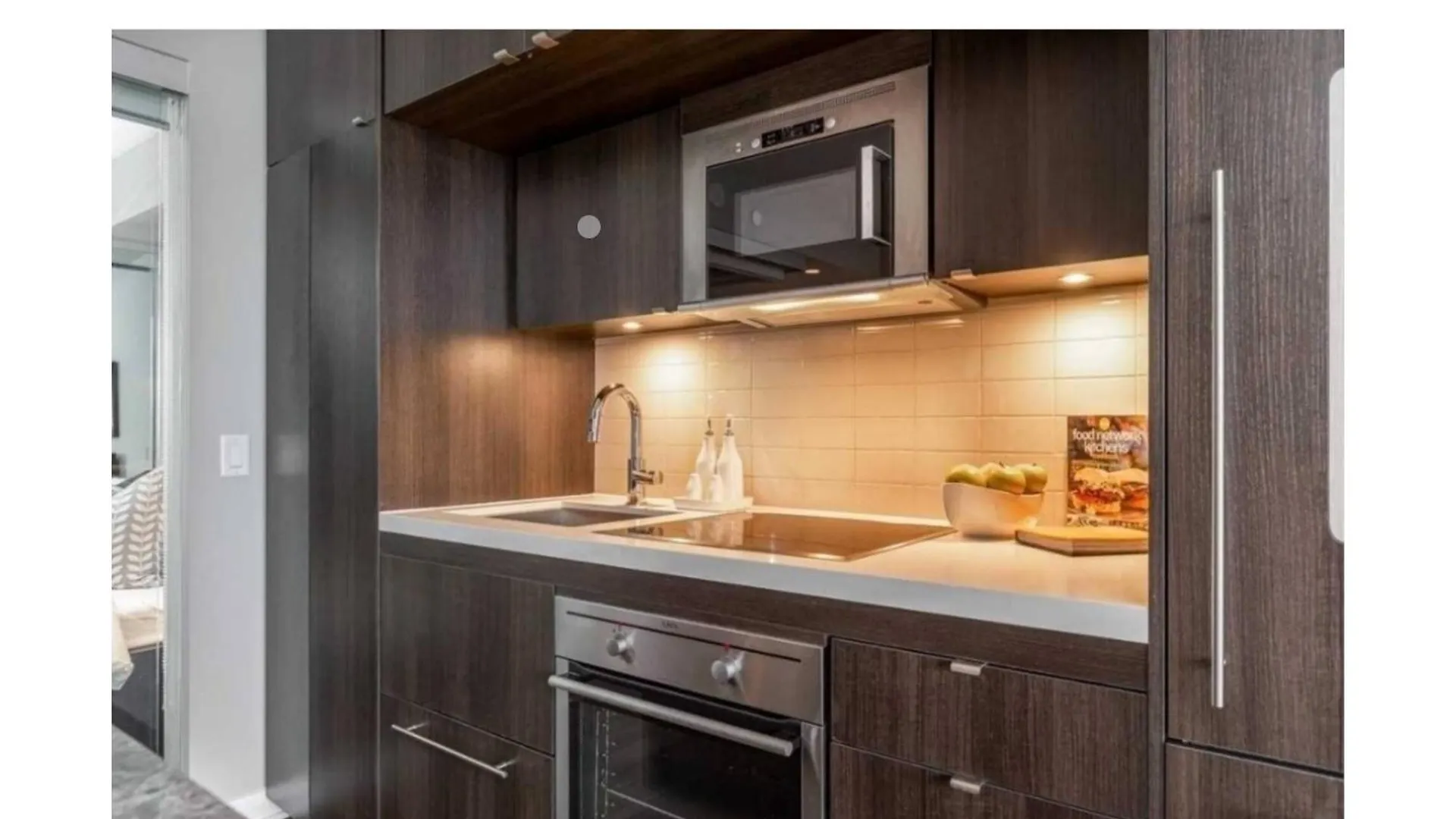 Elegant 2 Bedroom And Bath Downtown Retreat Toronto