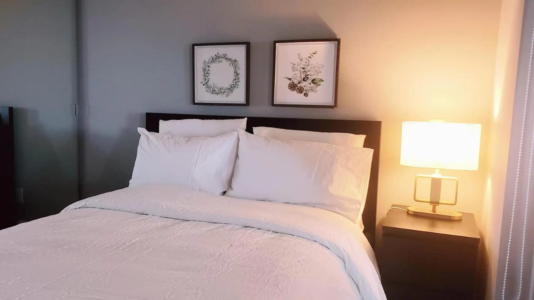 Elegant 2Br & 2Ba Retreat In Prime Yorkville, Downtown 0*, Toronto Canada